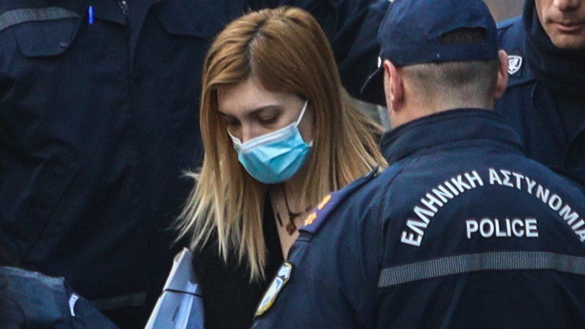 Πισπιρίγκου: Η πρώτη εμφάνιση μετά τις αποκαλύψεις για τον καρκίνο – Με μπαστούνι στο νοσοκομείο (Βίντεο)