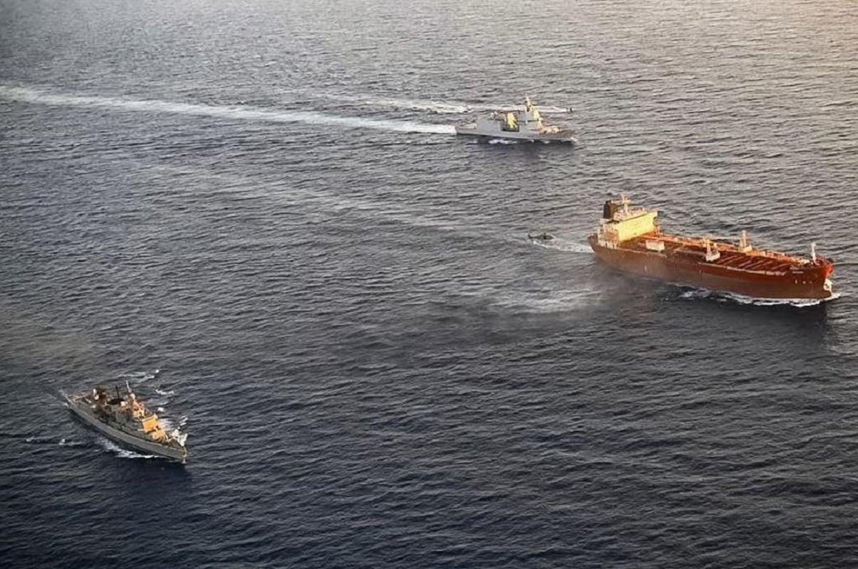 ΗΠΑ: Ο Τραμπ εξετάζει να χαλαρώσει κυρώσεις σε πλοία του «σκιώδους στόλου» – Στόχος να μειωθούν οι ναύλοι πετρελαίου