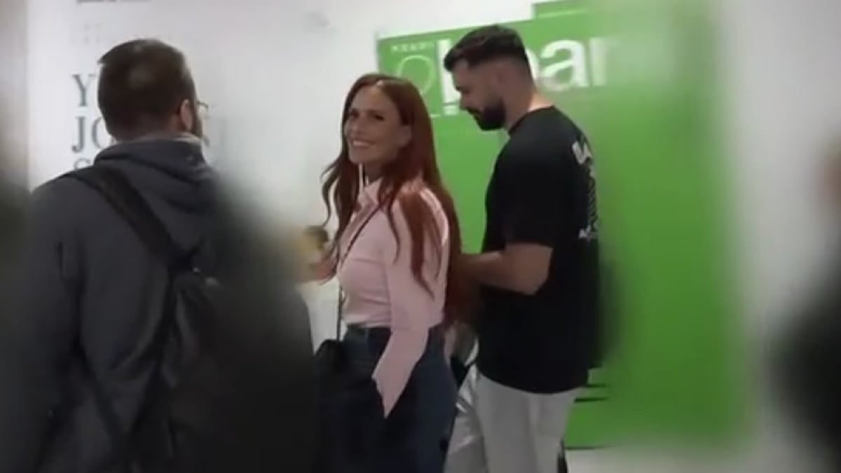 Σίσσυ Χρηστίδου: Η πρώτη κοινή εμφάνιση με τον σύντροφό της στο αεροδρόμιο – Η αντίδρασή τους στην κάμερα