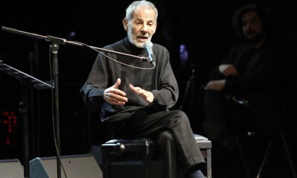 Σταύρος Ξαρχάκος: «Κατεβάστε το» – Γιατί αντέδρασε στη χρήση μουσικής του σε πολιτικό σποτ