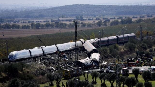 Τολέδο: Τρίτο τρένο σταμάτησε 500 μέτρα από την τραγωδία στην Ισπανία – Οι έξι συρμοί και τα 63 χιλιόμετρα χωρίς σύστημα ασφαλείας