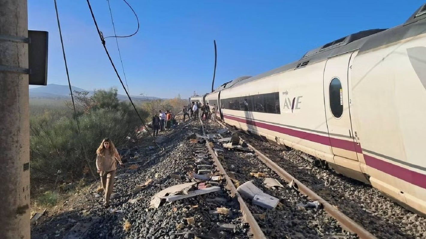 Ισπανία: Τουλάχιστον 46 νεκροί από σύγκρουση δύο τρένων υψηλής ταχύτητας στο Τολέδο 10 2026. (Φωτογραφία: Παραχωρηθείσα εικόνα) ΕΛ ESPANOL ΒΑΛΕ Εικόνα του τρένου υψηλής ταχύτητας AVE που συγκρούστηκε με συρμό της εταιρείας Iryo στο Τολέδο της Ισπανίας, στις 28 Οκτωβρίου 2026. (Φωτογραφία: Παραχωρηθείσα εικόνα / El Español)