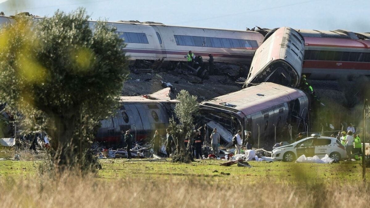 Ισπανία: Τουλάχιστον 46 νεκροί από σύγκρουση δύο τρένων υψηλής ταχύτητας στο Τολέδο 4 Ισπανία: Τουλάχιστον 46 νεκροί από σύγκρουση δύο τρένων υψηλής ταχύτητας στο Τολέδο