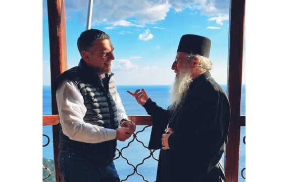 Άγιο Όρος: Ο Αλέξης Τσίπρας μοιράστηκε την επίσκεψή του – «Ψέλνεις στη Σιμωνόπετρα και ακούγεται στον Άδη…»