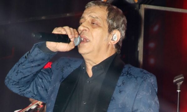 Θέμης Αδαμαντίδης: Ζήτησε από την ορχήστρα να αλλάξει τόνο και διέκοψε τραγουδιστή – Τι συνέβη