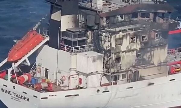 Μαύρη Θάλασσα: Αγνοούνται 7 ναυτικοί μετά τη φωτιά σε τάνκερ – Η ΕΕ θα συζητήσει την επιβολή μορατόριουμ στις επιθέσεις