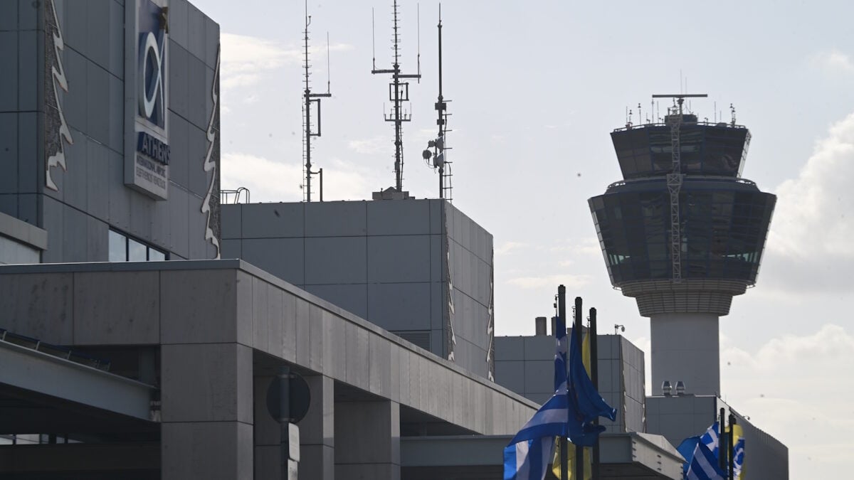 Αεροδρόμιο Ελ. Βενιζέλος: Συνελήφθησαν 21χρονος και 24χρονη για κλοπές σε βάρος επιβατών με λεία πάνω από 5.000 ευρώ 1 Αεροδρόμιο Ελ. Βενιζέλος: Συνελήφθησαν 21χρονος και 24χρονη για κλοπές σε βάρος επιβατών με λεία πάνω από 5.000 ευρώ