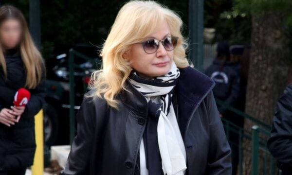 Αγγελική Νικολούλη: «Με πέταξαν από το κεφαλόσκαλο, μέτρησα τα σκαλοπάτια δύο ορόφων και κατέληξα στο ΚΑΤ» – Τι συνέβη