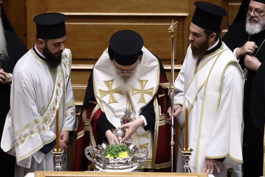 Βουλή: Με Αγιασμό του Αρχιεπισκόπου Ιερώνυμου άρχισε η νέα τακτική Σύνοδος – ΦΩΤΟ 12 Βουλή: Με Αγιασμό του Αρχιεπισκόπου Ιερώνυμου άρχισε η νέα τακτική Σύνοδος – ΦΩΤΟ