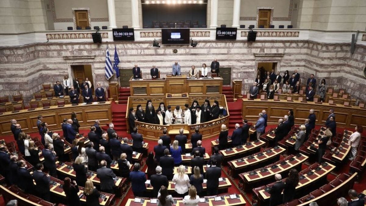 Βουλή: Με Αγιασμό του Αρχιεπισκόπου Ιερώνυμου άρχισε η νέα τακτική Σύνοδος – ΦΩΤΟ 5 Βουλή: Με Αγιασμό του Αρχιεπισκόπου Ιερώνυμου άρχισε η νέα τακτική Σύνοδος – ΦΩΤΟ