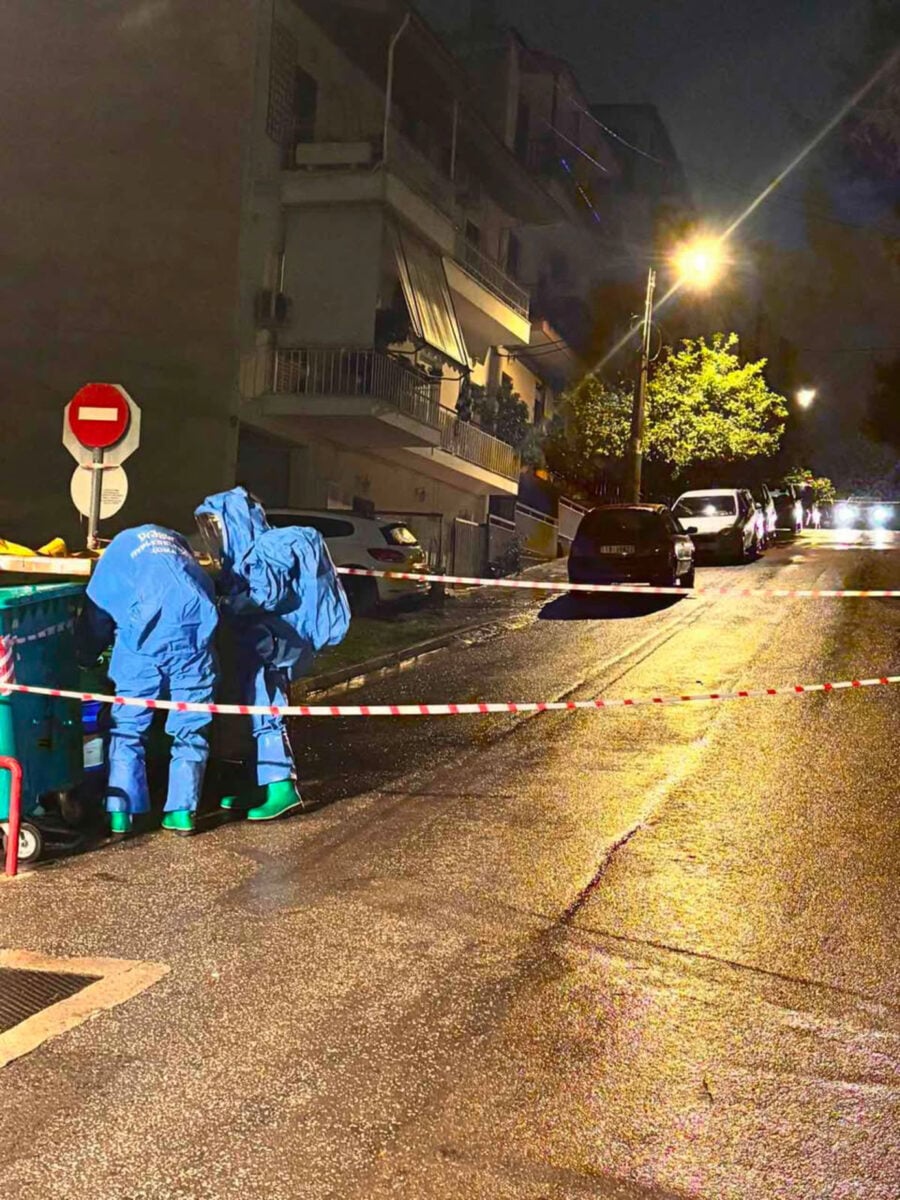 Άγιος Δημήτριος: Υδρόθειο στο δοχείο που βρέθηκε σε κάδο σκουπιδιών – Συνελήφθη ιδιοκτήτης εταιρείας καθαρισμού 9 Άγιος Δημήτριος: Υδρόθειο στο δοχείο που βρέθηκε σε κάδο σκουπιδιών – Συνελήφθη ιδιοκτήτης εταιρείας καθαρισμού