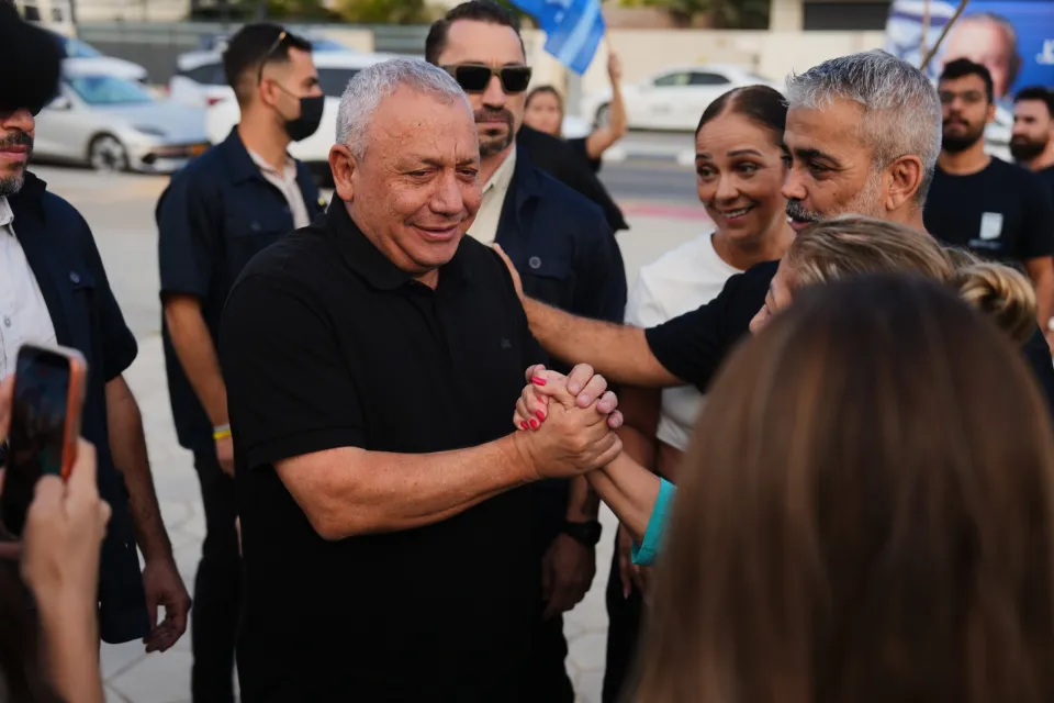 Ισραήλ: Άνοιξαν οι κάλπες, ο Νετανιάχου μάχεται να κρατήσει τα ηνία – Ποιος είναι ο μεγάλος αντίπαλός του, Γκάντι Άιζενκοτ 8 Ισραήλ: Άνοιξαν οι κάλπες, ο Νετανιάχου μάχεται να κρατήσει τα ηνία – Ποιος είναι ο μεγάλος αντίπαλός του, Γκάντι Άιζενκοτ