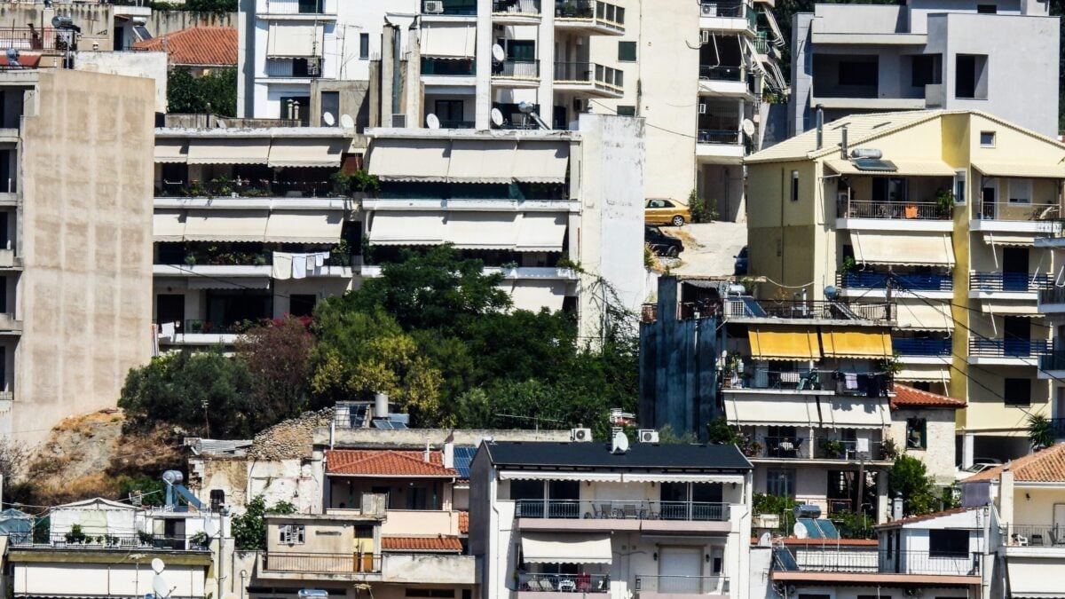 Στεγαστική κρίση: Τι δείχνουν οι αριθμοί για το κόστος στέγασης, τα εισοδήματα και τη νέα γενιά – Αναλυτικοί πίνακες 1 Στεγαστική κρίση: Τι δείχνουν οι αριθμοί για το κόστος στέγασης, τα εισοδήματα και τη νέα γενιά – Αναλυτικοί πίνακες