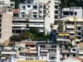 Στεγαστική κρίση: Τι δείχνουν οι αριθμοί για το κόστος στέγασης, τα εισοδήματα και τη νέα γενιά – Αναλυτικοί πίνακες