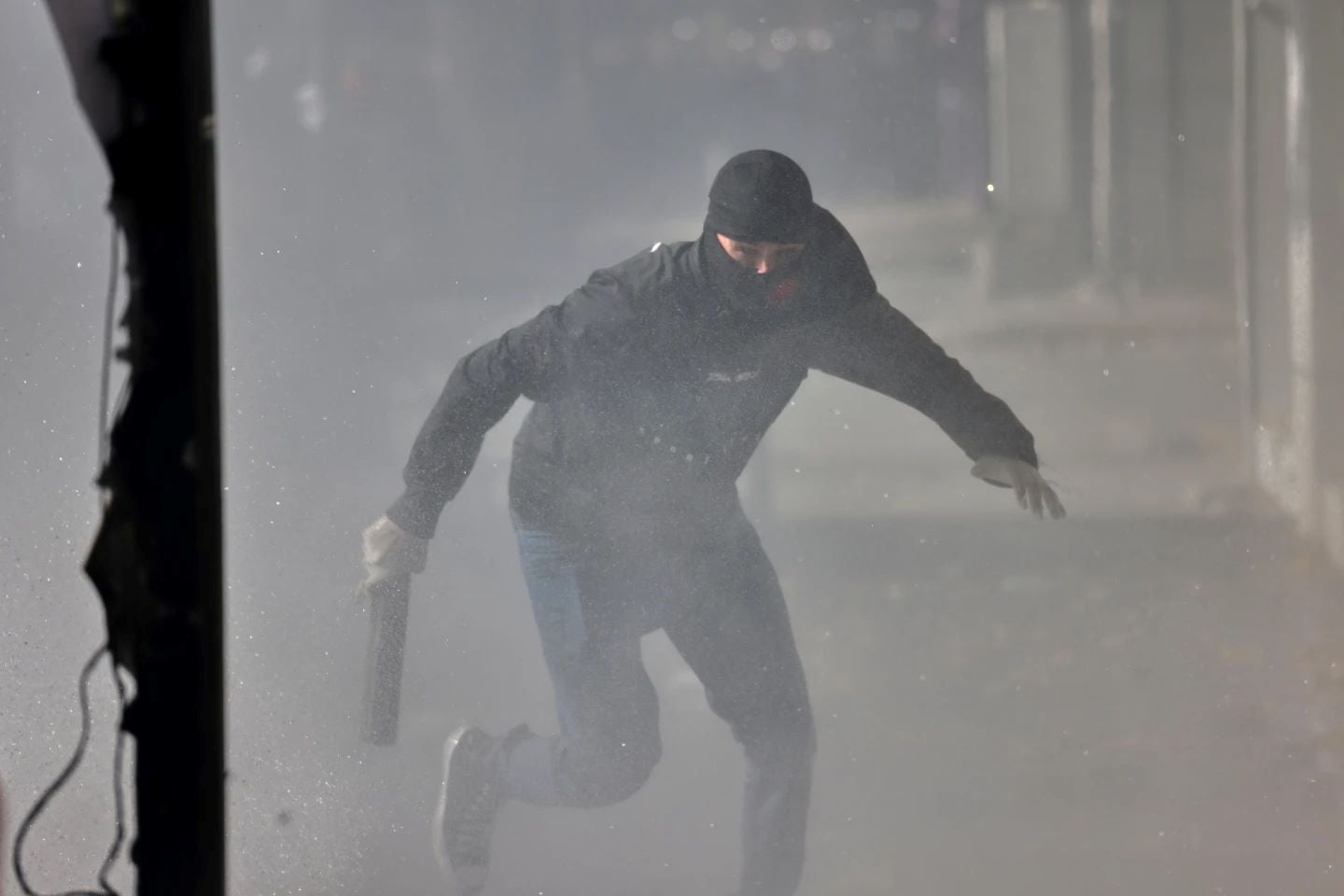 Αλβανία: Συγκρούσεις και αστυνομική εισβολή στον προαύλιο χώρο του Καθεδρικού Ναού της Αναστάσεως στα Τίρανα