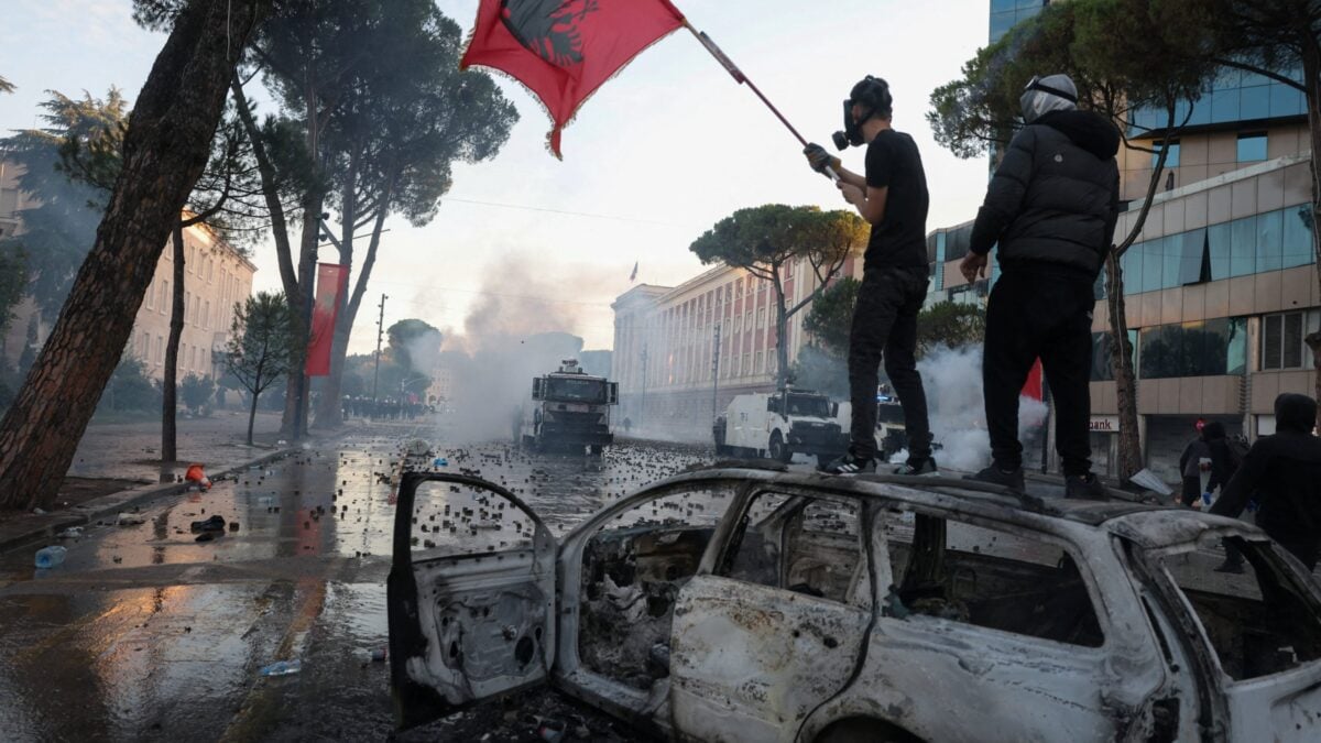 Αλβανία: Σήμερα γίνονται τρία νέα συλλαλητήρια στα Τίρανα – Ο Έντι Ράμα επιμένει στον διάλογο 1 Αλβανία: Σήμερα γίνονται τρία νέα συλλαλητήρια στα Τίρανα – Ο Έντι Ράμα επιμένει στον διάλογο
