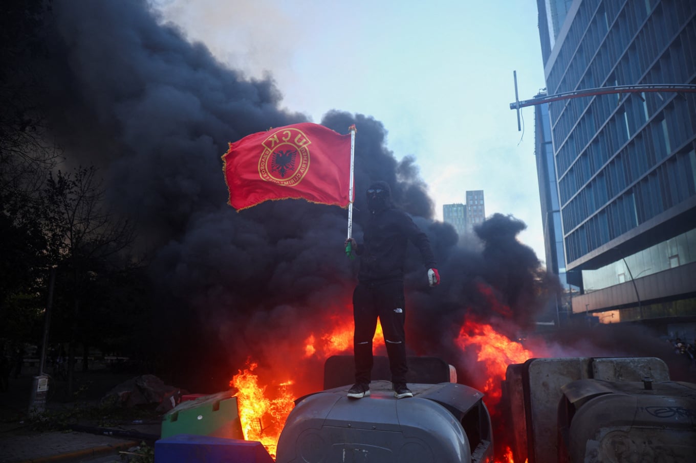 Τίρανα: Συγκρούσεις διαδηλωτών με την αστυνομία και έκκληση της κυβέρνησης για ηρεμία