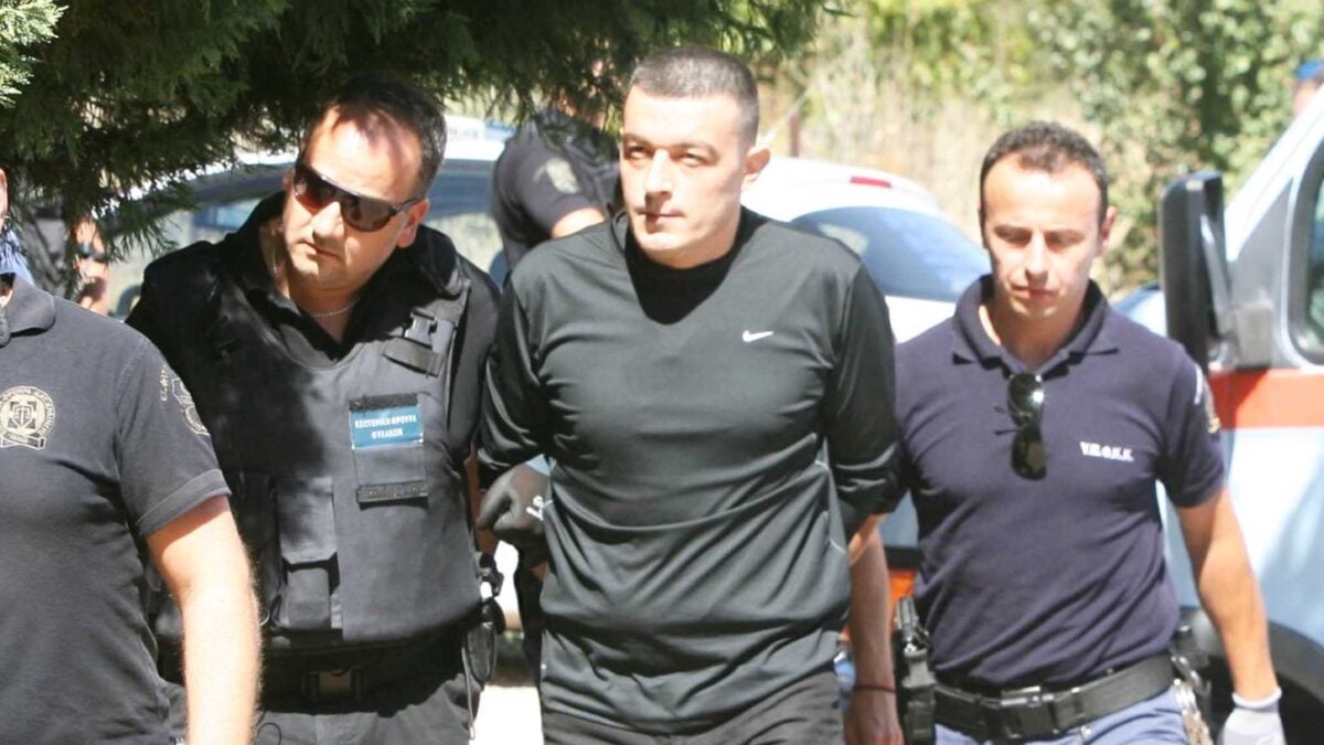 Αλκέτ Ριζάι: Παρίστανε τον αστυνομικό για να διαφύγει από την Ανάβυσσο μετά τους πυροβολισμούς σε μπαρ