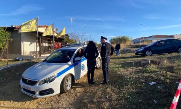 Αμαλιάδα: «Δεν άντεξα τις τύψεις» – Όσα λέει ο γιος της 79χρονης που τα αδέλφια του έθαψαν στον κήπο