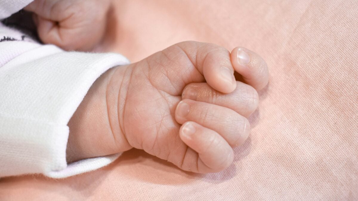 Εδιμβούργο: 12 χρόνια κάθειρξη σε 62χρονο παιδόφιλο για κακοποιήσεις επί 20 χρόνια – Έβαλε βότκα στο μπιμπερό βρέφους 2 Εδιμβούργο: 12 χρόνια κάθειρξη σε 62χρονο παιδόφιλο για κακοποιήσεις επί 20 χρόνια – Έβαλε βότκα στο μπιμπερό βρέφους