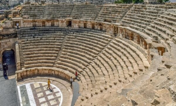 Αρχαία θέατρα: Τα μυστικά της ακουστικής και της κατασκευής που παραμένουν άγνωστα (Vid)