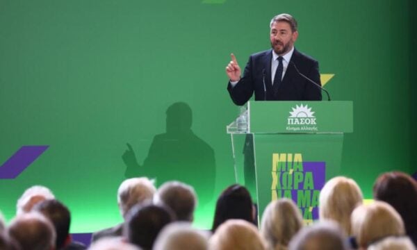 ΠΑΣΟΚ: Η επίθεση Ανδρουλάκη σε ΝΔ και Τσίπρα – Τα μηνύματα ενότητας από το Αιγάλεω και το «όλον ΠΑΣΟΚ»