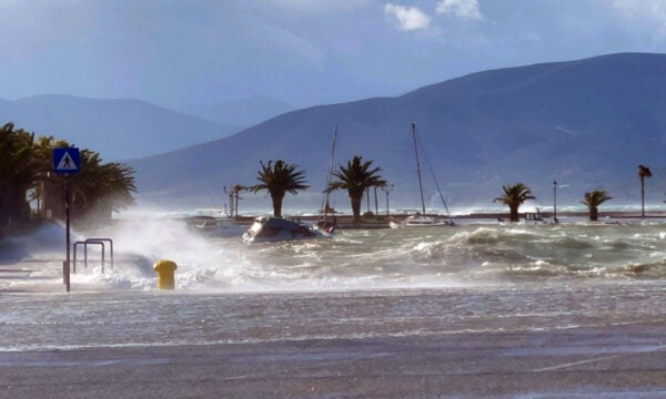 Καιρός σήμερα: Βελτιώνεται την Πέμπτη το σκηνικό – Βροχές και άνεμοι έως 8 μποφόρ