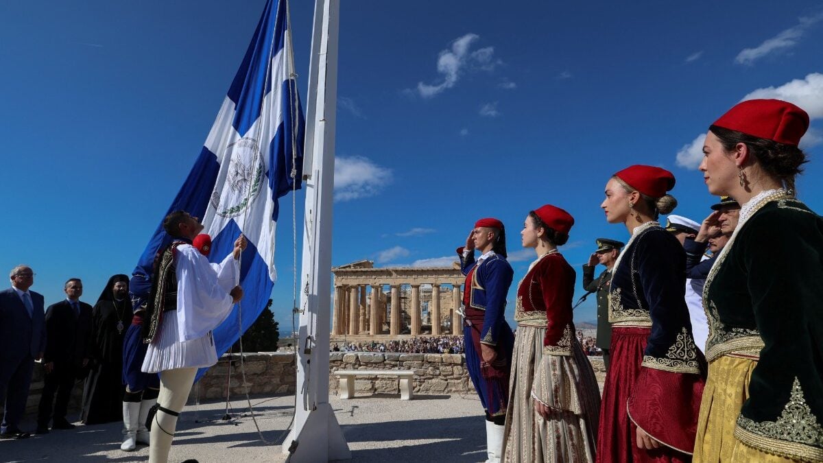 Αθήνα: Η τελετή έπαρσης της σημαίας στην Ακρόπολη για τα 82 χρόνια από την Απελευθέρωση από τη γερμανική κατοχή 4 Αθήνα: Η τελετή έπαρσης της σημαίας στην Ακρόπολη για τα 82 χρόνια από την Απελευθέρωση από τη γερμανική κατοχή