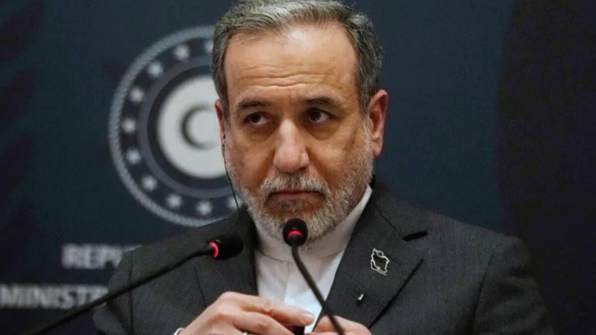 Αραγτσί: Απορρίπτει ότι το Ιράν εμπλέκεται στο περιστατικό στη RAF Fairford – «Ψάχνετε προς λανθασμένη κατεύθυνση» 1 Αραγτσί: Απορρίπτει ότι το Ιράν εμπλέκεται στο περιστατικό στη RAF Fairford – «Ψάχνετε προς λανθασμένη κατεύθυνση»