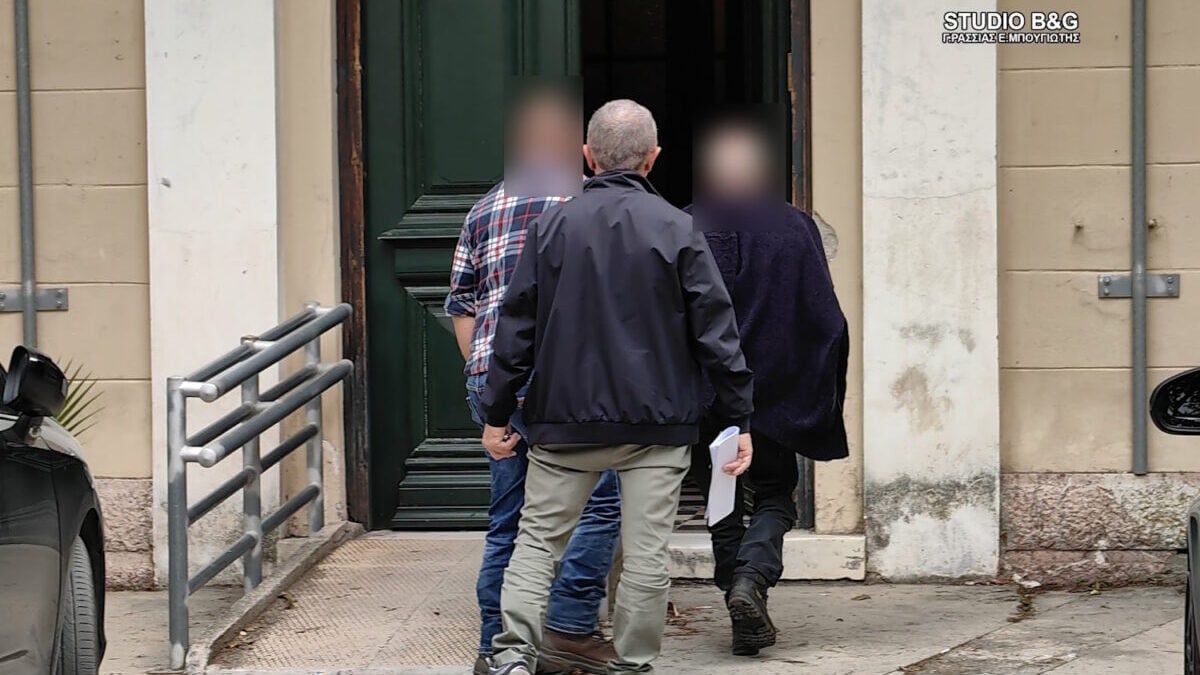 Αργολίδα: Συγγενής πυροβόλησε 49χρονο στο πρόσωπο με καραμπίνα για κτηματικές διαφορές – Σε νοσοκομείο της Αθήνας 1 Αργολίδα: Συγγενής πυροβόλησε 49χρονο στο πρόσωπο με καραμπίνα για κτηματικές διαφορές – Σε νοσοκομείο της Αθήνας