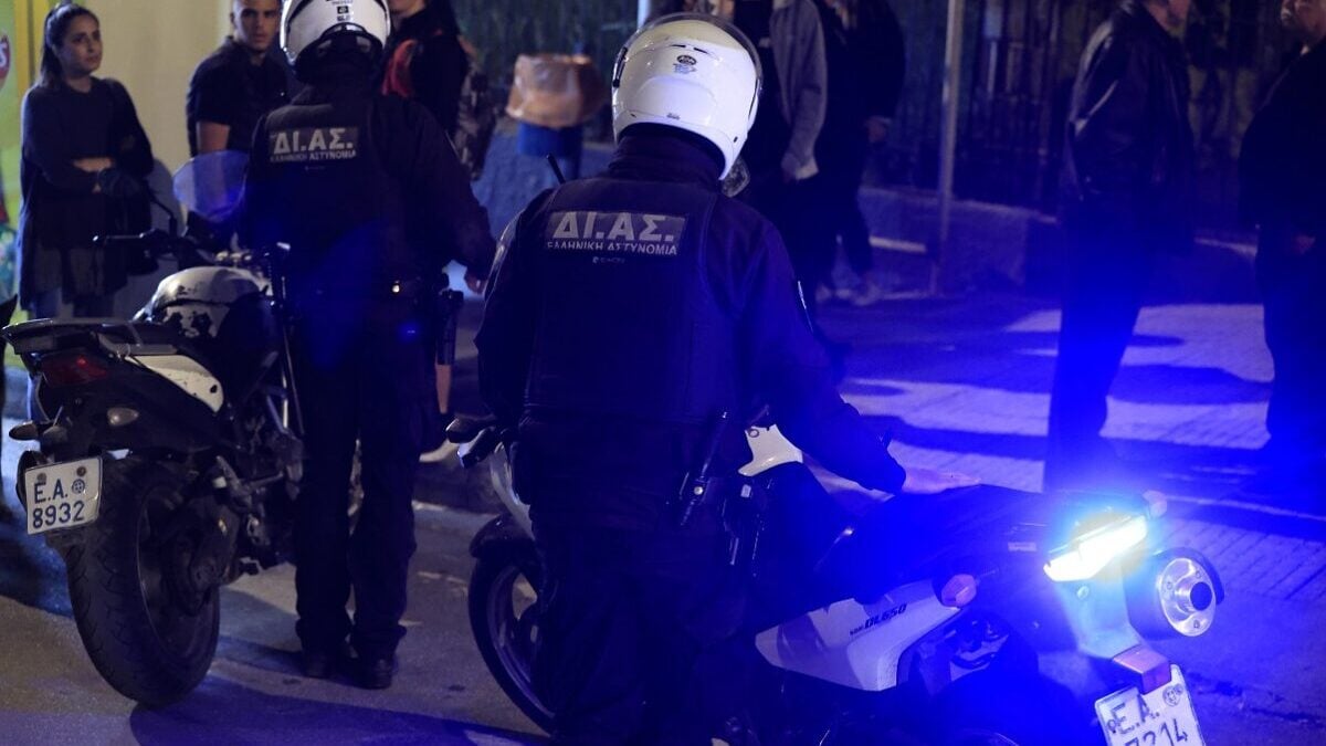 Πάτρα: Συνελήφθη 35χρονος δραπέτης μετά από επιχείρηση σε οικισμό Ρομά – Χειροπέδες και σε 20χρονο 1 Πάτρα: Συνελήφθη 35χρονος δραπέτης μετά από επιχείρηση σε οικισμό Ρομά – Χειροπέδες και σε 20χρονο