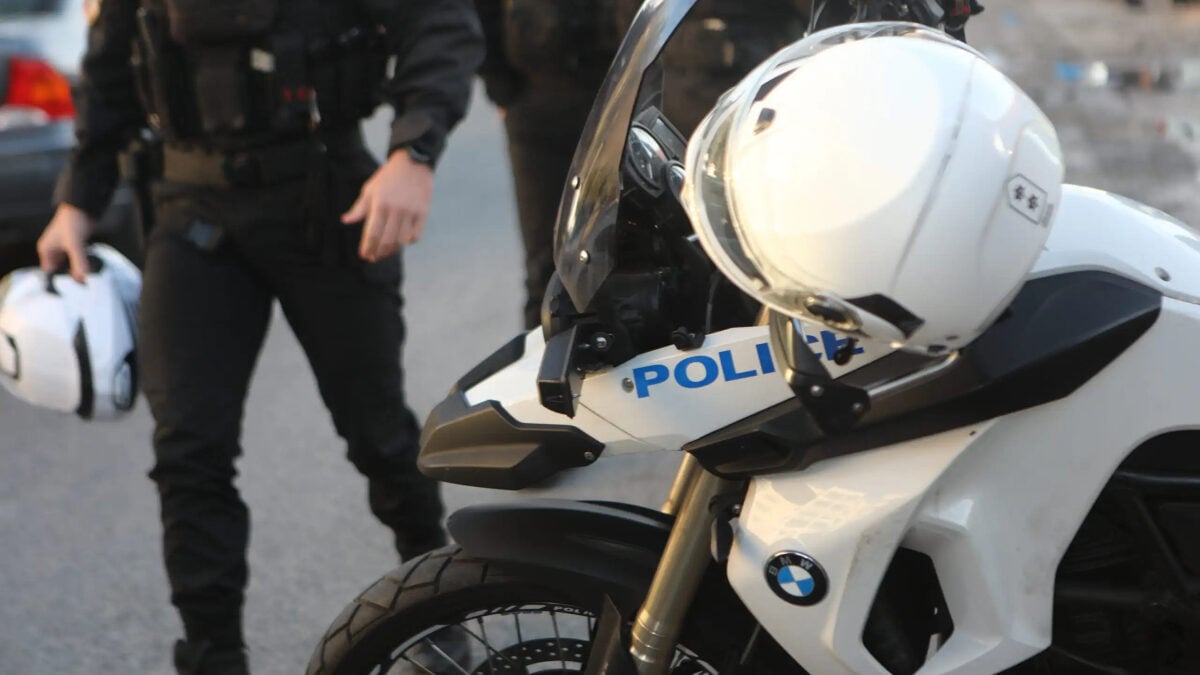 Περιστέρι: Συνελήφθησαν δύο άνδρες για πιστόλι και φυσίγγια – Το όπλο ήταν κρυμμένο στο εσώρουχο του 27χρονου 1 Περιστέρι: Συνελήφθησαν δύο άνδρες για πιστόλι και φυσίγγια – Το όπλο ήταν κρυμμένο στο εσώρουχο του 27χρονου