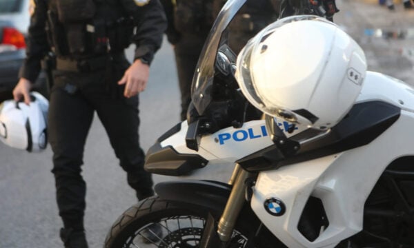 Περιστέρι: Συνελήφθησαν δύο άνδρες για πιστόλι και φυσίγγια – Το όπλο ήταν κρυμμένο στο εσώρουχο του 27χρονου