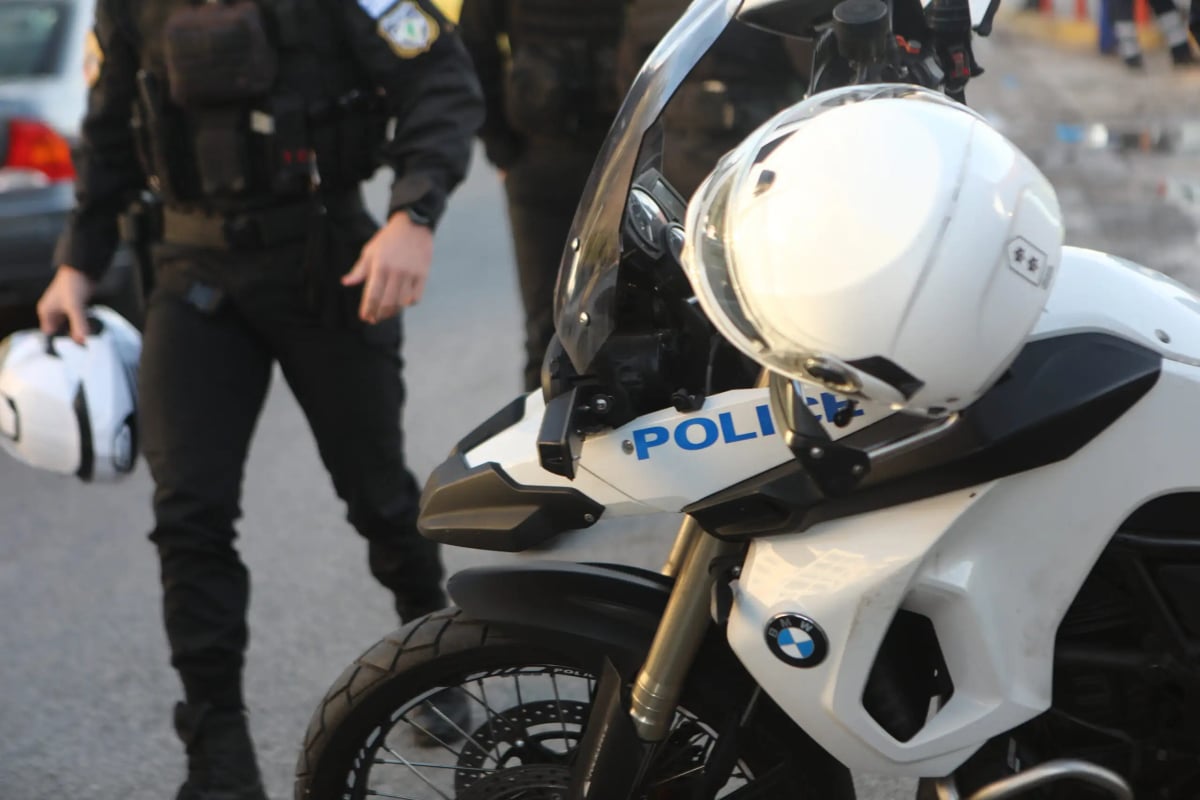 Περιστέρι: Συνελήφθησαν δύο άνδρες για πιστόλι και φυσίγγια – Το όπλο ήταν κρυμμένο στο εσώρουχο του 27χρονου