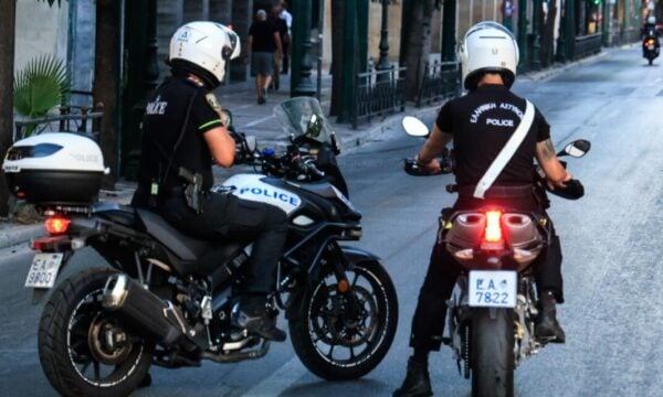 Ηλιούπολη: Δύο 17χρονοι συνελήφθησαν για αρπαγή αλυσίδων από δύο γυναίκες