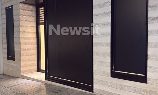 Κολωνάκι: Προστατευτικά στις βιτρίνες καταστημάτων πολυτελών ειδών λόγω των επεισοδίων στη Γαλλία