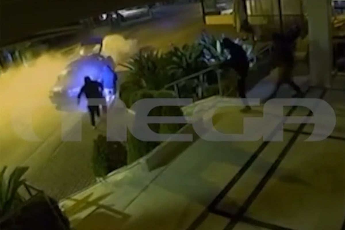 Αυλίδα: Μπουλντόζα γκρέμισε την πρόσοψη κοσμηματοπωλείου – «Πάνω από 10.000 η ζημιά στο κτίριο», είπε ο ιδιοκτήτης