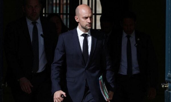 Γαλλία: Ο Ντόναλντ Τραμπ συνδέει τις μαθητικές κινητοποιήσεις με Ισλάμ και μετανάστευση – Η απάντηση του ΥΠΕΞ