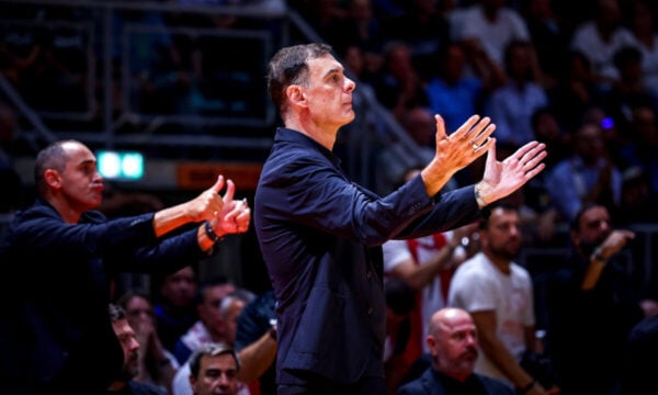 Βίρτους Μπολόνια: Οι παίκτες έπεσαν πάνω στον Γιώργο Μπαρτζώκα μετά το buzzer beater – Η αντίδρασή του