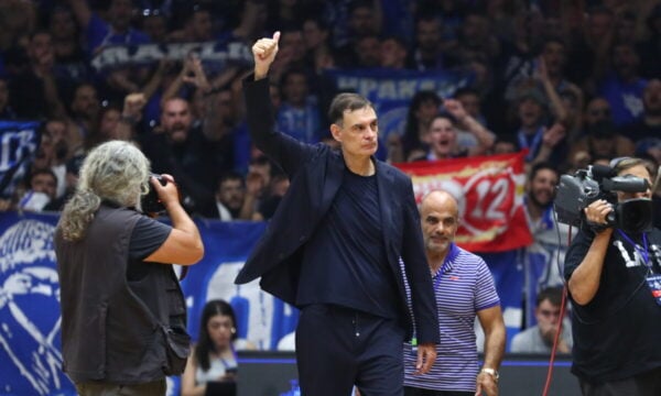 Ηρακλής: Ο Γιώργος Μπαρτζώκας χειροκρότησε ειρωνικά τους οπαδούς που τον έβριζαν στο Ιβανώφειο