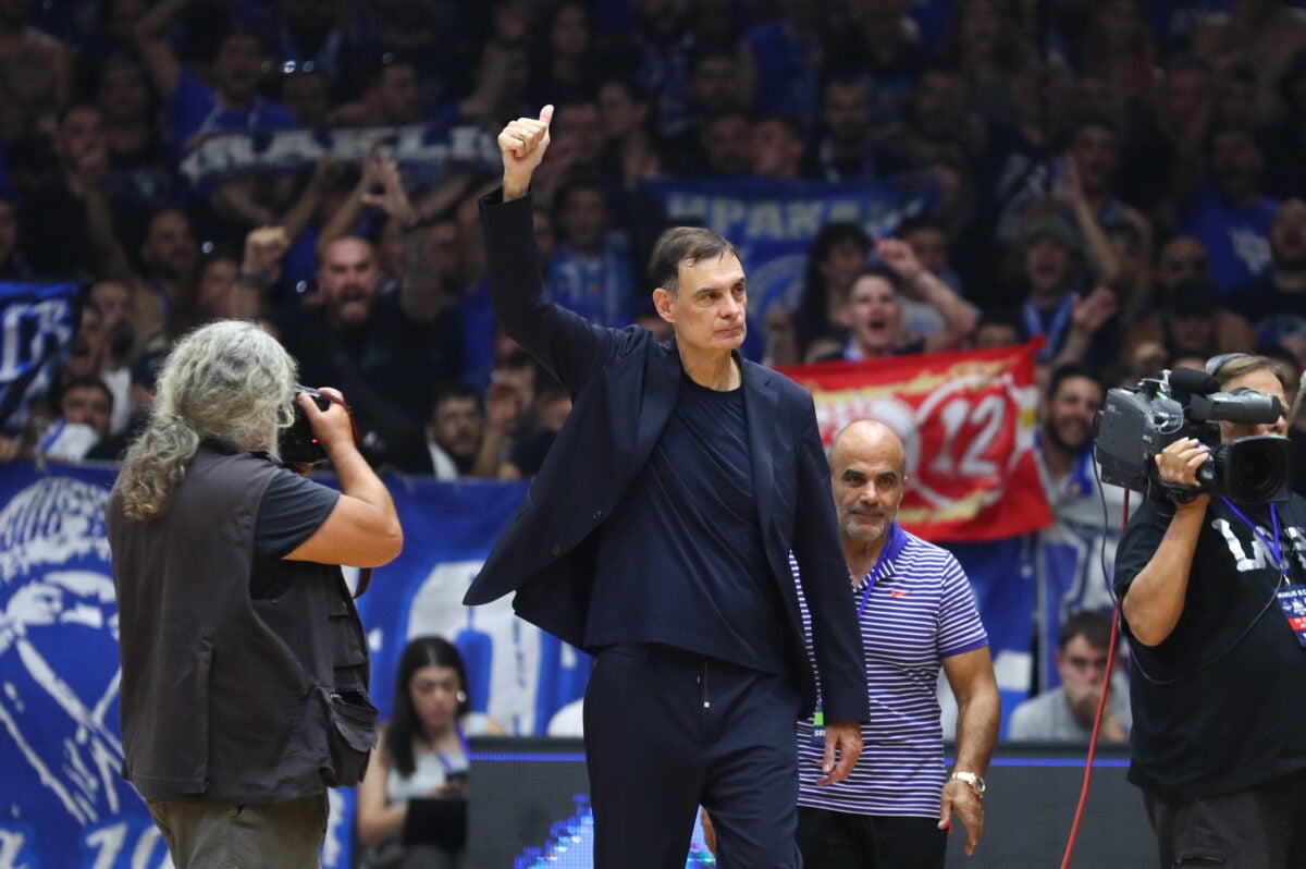 Ηρακλής: Ο Γιώργος Μπαρτζώκας χειροκρότησε ειρωνικά τους οπαδούς που τον έβριζαν στο Ιβανώφειο