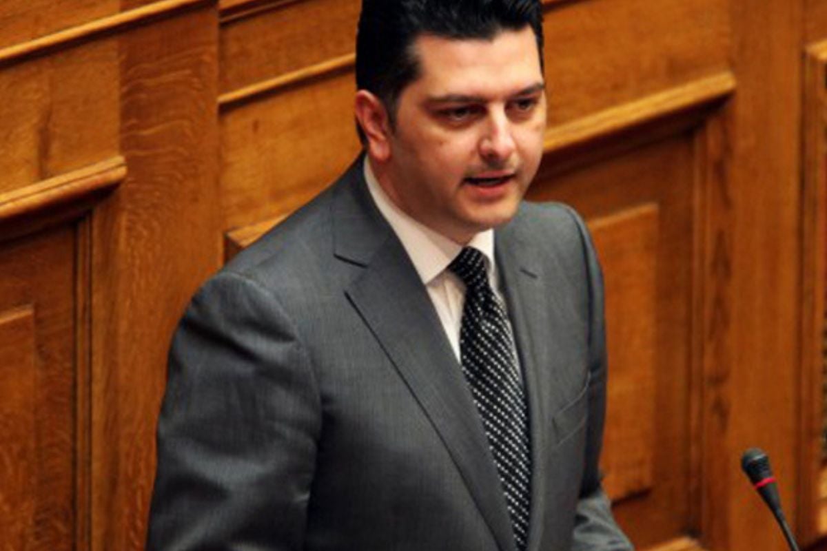 ΠΑΣΟΚ για την αποχώρηση Μιχάλη Μπεκίρη: «Θα βρει άλλον “εθελοντή” ο Πρωθυπουργός;»