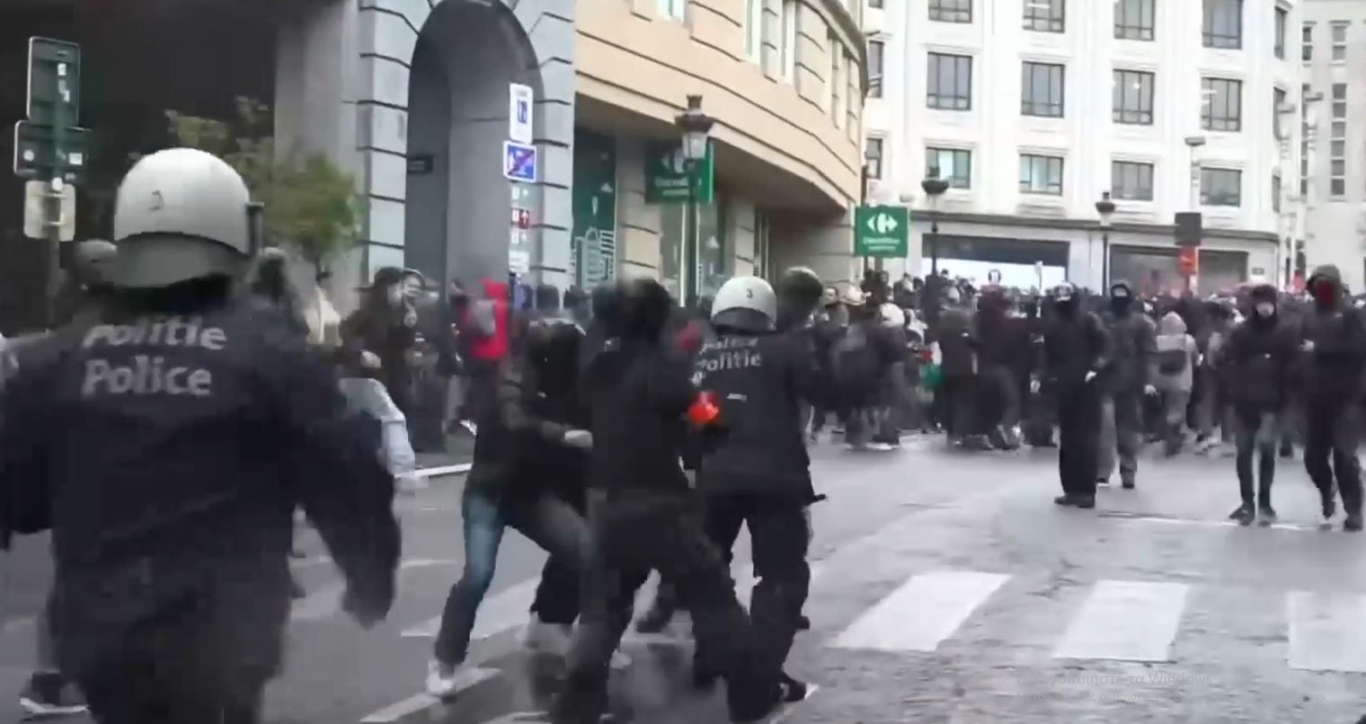 Βέλγιο: Σοβαρά επεισόδια και συλλήψεις στη μεγάλη διαδήλωση των συνδικάτων για τον προϋπολογισμό – Συμμετέχουν και μαθητές στις πορείες