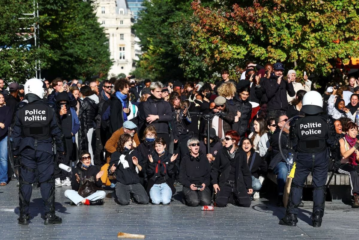 Βέλγιο: Πρόταση για «Χωροφυλακή 2.0» μετά τα βίαια επεισόδια – Ο υπουργός Άμυνας κατηγορεί Ισλαμιστές, Ακροαριστερούς και το TikTok 14 Βέλγιο: Πρόταση για «Χωροφυλακή 2.0» μετά τα βίαια επεισόδια – Ο υπουργός Άμυνας κατηγορεί Ισλαμιστές, Ακροαριστερούς και το TikTok