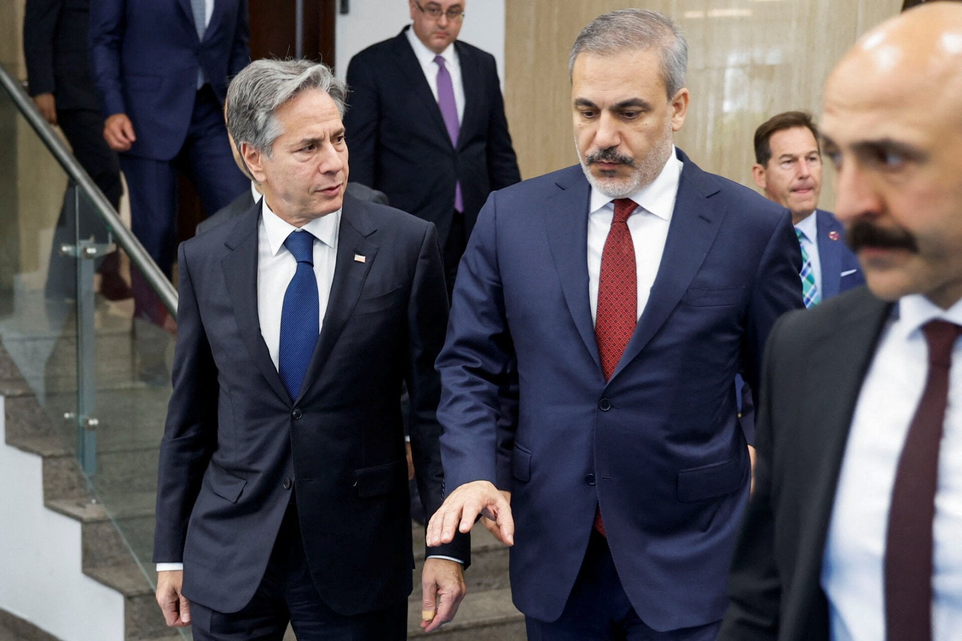 Μέση Ανατολή: Ανησυχία των ΥΠΕΞ στη σύνοδο της Κωνσταντινούπολης – Τι είπε ο Φιντάν για νέα επίθεση στο Ιράν