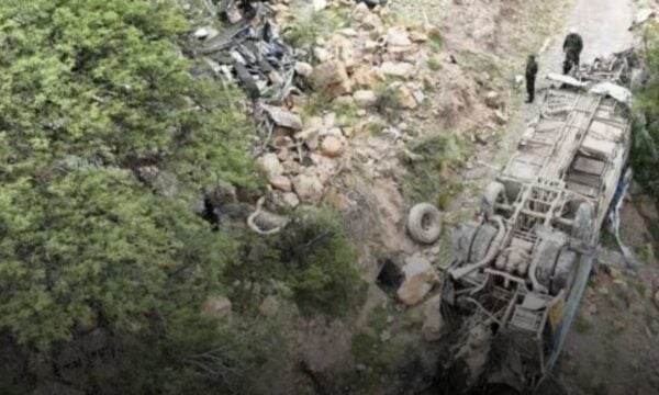Βολιβία: Δέκα νεκροί και τέσσερις τραυματίες όταν επιβατικό βαν έπεσε σε γκρεμό