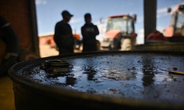 Μέση Ανατολή: Το Brent πλησιάζει τα 107 δολάρια και το φυσικό αέριο τα 87 ευρώ εν μέσω έντασης
