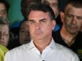 Ο Φλάβιο Μπολσονάρου αποκάλυψε ότι έφυγε από τη Βραζιλία για να γλιτώσει τις διώξεις – Το παρασκήνιο της φυγής του