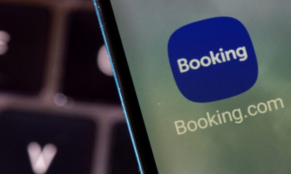 Booking στο στόχαστρο της Κομισιόν για παραπλανητικές καταχωρίσεις και διαδικτυακές απάτες