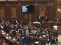 Βουλή της Αρμενίας: Άγριο ξύλο μεταξύ βουλευτών